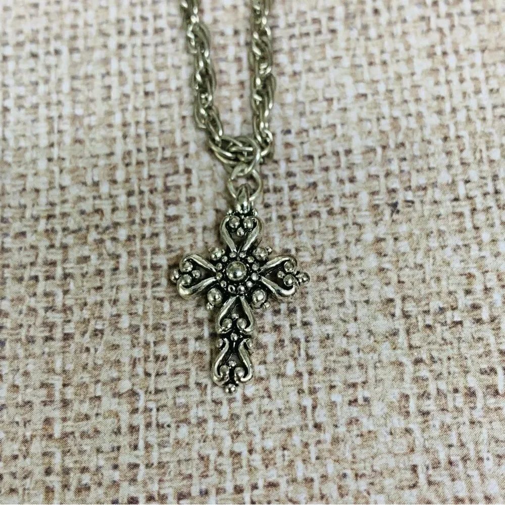 Silver Scroll Work Cross Necklace‎